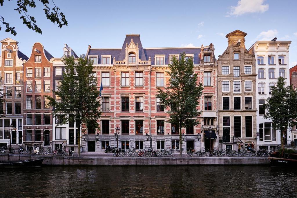 Canal houses and the hotel front on the Herengracht